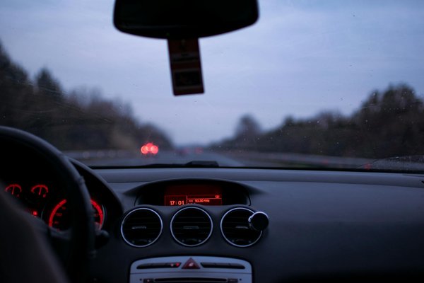 Comment Transformer Votre Véhicule Traditionnel en une Voiture Écologique : Guide Complet et Astuces Vertes